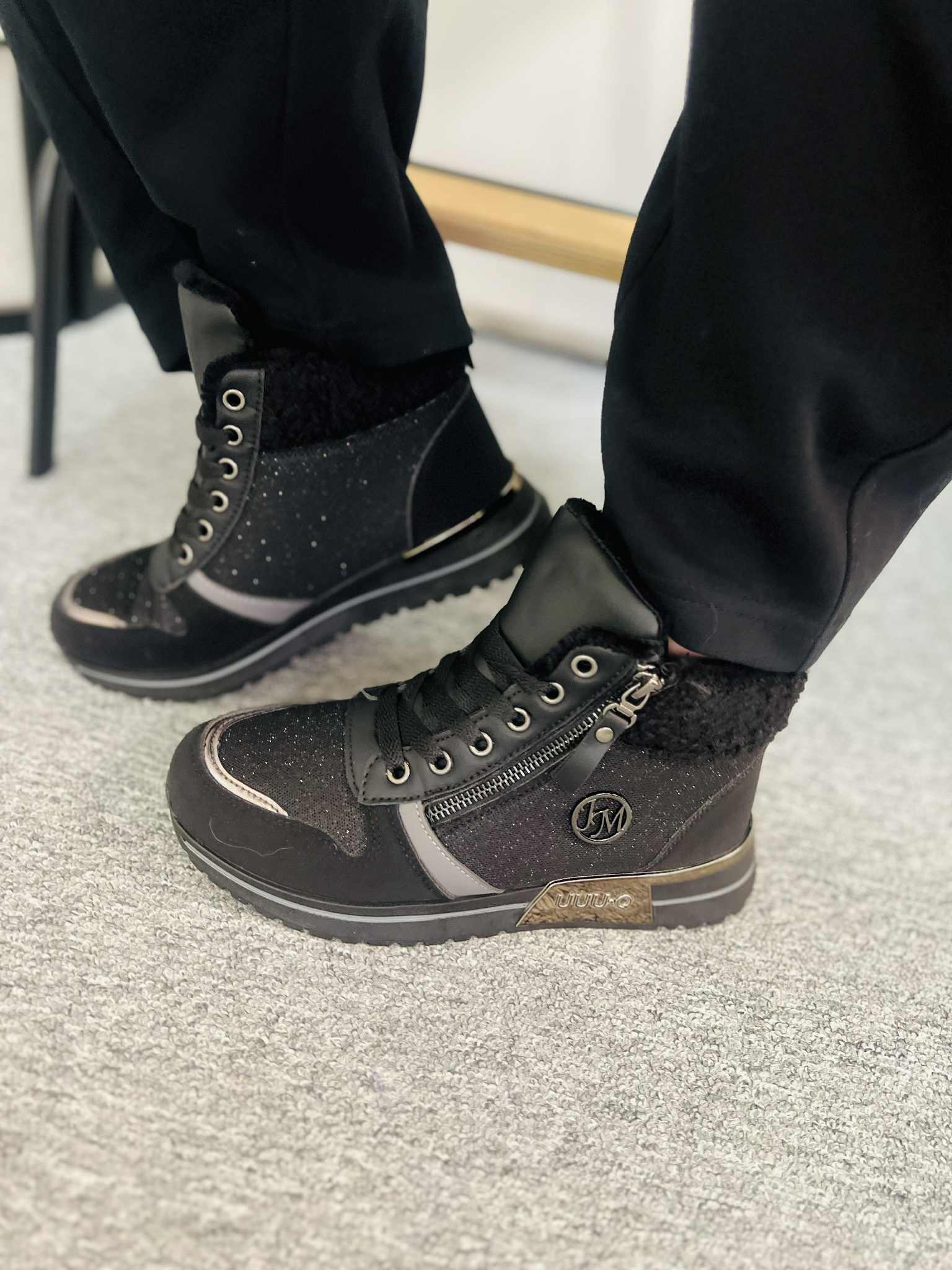 Zateplené tenisky KM - černé 