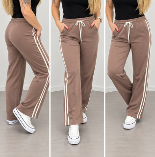 Tepláčky s pruhy